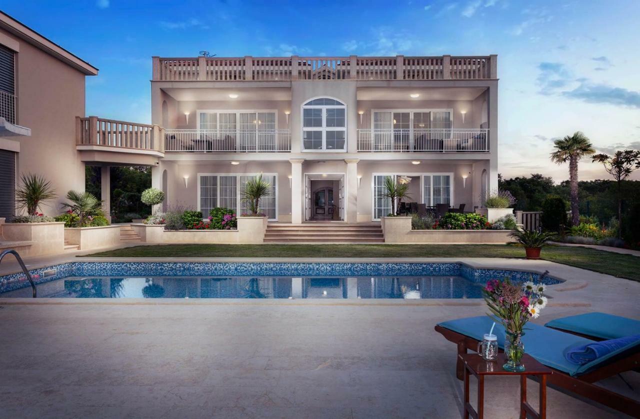 Luxury Apartments Vila Carissa Malinska Bagian luar foto
